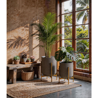 Pot Tanaman Logam Rustic Terpilih dengan Kaki Besi, Rak Tanaman Indoor Dekoratif Bergaya Boho untuk Taman