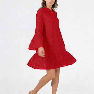 Robe décontractée mi-longue pour femme grande taille, rouge, brodée, col en V, motif 3D, tricotée, coupe ample, manches cloche - Product Image 4