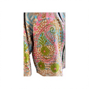 Chaqueta Corta Bordada con Flores Estilo Rajasthani, con Trabajo Aari y Sozni, Bordada a Mano, de Lana, Transpirable, para Otoño e Invierno - Product Image 3