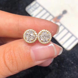 Pendientes de Oro Blanco E2501 con Diamantes Redondos de Corte Brillante en Engaste de Garra, Joyería Fina Clásica para Mujer - Product Image 3