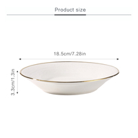 Assiette à dîner en céramique blanche de luxe avec motif rond imprimé or, idéale pour les fêtes et les fêtes de pendaison de crémaillère.
