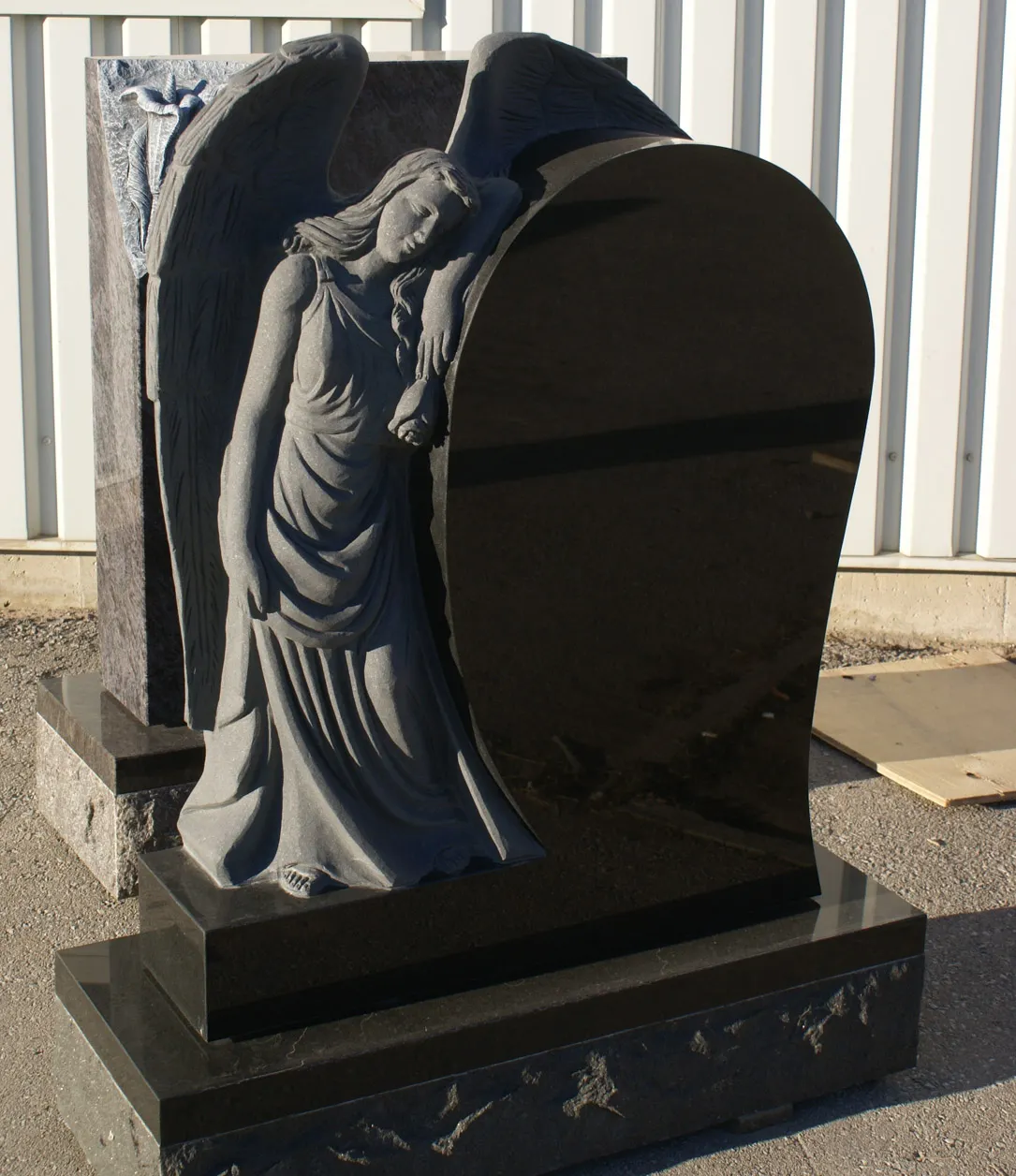 Пользовательские традиционные стили черный гранит мрамор угол надгробие надгробия и памятники