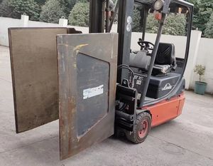 中古電動フォークリフト リンデ E16C カウプアプライアンス クランプ 1.5T413G付き - Product Image 6