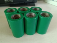 Coupleur de barres d'armature en acier au carbone enduit d'époxy durable pour ponts et applications marines