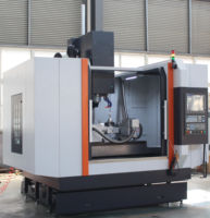 Contrôleur GSK Haute vitesse 3 axes vertical VMC1270 Fraiseuse CNC automatique BT40 Fanuc Mitsubishi Centre d'usinage vertical