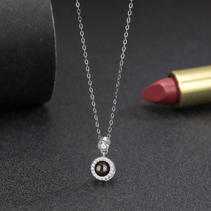 Lateefah OEM collar de moda <span class=keywords><strong>100</strong></span> idiomas te amo diamante proyección perla clavícula cadena colgante joyería - Product Image 6