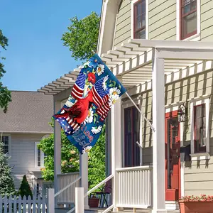 Ulusal gün için kendi vatansever bahçe bayraklarını tasarla