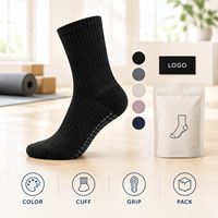 Chaussettes de yoga Studio Grip Flexibles à côtes noires, avec talon antidérapant, couverture directionnelle, construction à bout plat et maille respirante