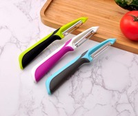Keuken Gadgets Multifunctionele Draaibare Schilmesje Aardappelschiller Handmatige Fruit- en Groenteschiller Met Lange Steel