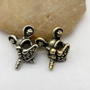 Colgante de calavera de rata fumadora con cuentas de latón, llavero de ratones de dibujos animados góticos, accesorio duradero para pulsera DIY, producto de fidget spinners - Product Image 1