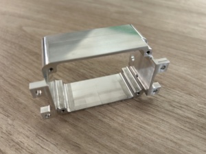 Kundenspezifische Bearbeitung von stranggepresstem Aluminium- und Edelstahlprofilzubehör mit CNC-Maschinen und Räumdienstleistungen - Product Image 4