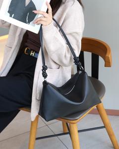 ผู้ผลิตกระเป๋าถือจากจีน รับผลิตตามสั่ง ขายส่ง ODM กระเป๋าถือแฟชั่นระดับไฮเอนด์ใหม่ ขนาดเล็ก สำหรับผู้หญิง ทำจากหนังแท้ - Product Image 4