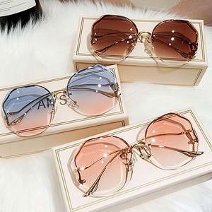 Gafas de Sol Redondas Irregulares con Logotipo Personalizado de Fábrica, Gafas de Sol de Metal con Patillas Curvas para Mujer, Gafas de Sol Degradadas de Moda al por Mayor a Precio Económico - Product Image 5