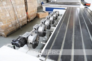 Máquina de corte CNC de 6 husillos y 4 ejes con dispositivo rotatorio y transmisión de engranajes para muebles de madera - Product Image 6
