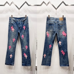 <span class=keywords><strong>Chrome</strong></span> Hearts Jeans en denim taille mi-haute, coupe droite ample, délavé, avec étiquette en cuir en forme de croix, style urbain - Product Image 3