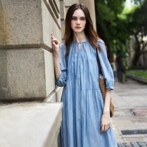 <span class=keywords><strong>Abito</strong></span> midi da donna azzurro a vestibilità ampia, casual, con maniche a <span class=keywords><strong>tre</strong></span> <span class=keywords><strong>quarti</strong></span> e balze, per primavera estate - Product Image 1