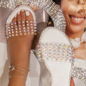 Nuevas Sandalias de Moda para Mujer, Color Arcoíris Brillante, Sandalias de Exterior de Talla Grande, Sandalias y Chanclas con Flores y Remaches Vietnamitas para Mujer - Product Image 1