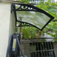 OEM personnalisé bricolage facile à installer 60*100cm design moderne extérieur porte fenêtre auvent support en plastique feuille de polycarbonate auvent
