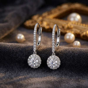 Boucles d'oreilles de luxe pour femmes, en or, avec diamants de laboratoire taille coussin, les plus demandées, pour anniversaires et occasions romantiques, disponibles directement de l'usine - Product Image 3