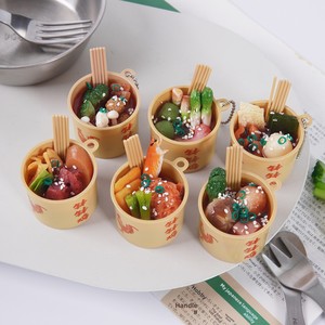 ของเล่นจำลองอาหารพลาสติก PVC รูปไก่โบโบ้ ถุงขนมแบบถัง พร้อมพวงกุญแจ ของตกแต่ง โอเดน อุปกรณ์เล่นสมมติ สำหรับทุกเพศ Xc - Product Image 1