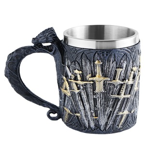 <span class=keywords><strong>Tumbler</strong></span> Vichingo Premium con Manico Unico a Forma di Spada e Drago, Tazza Classica Nera Isolata in Acciaio Inox, Regalo per Feste - Product Image 6