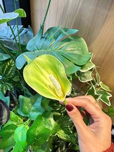 Pince à cheveux Matilda en forme de bec de canard, accessoire latéral pour cheveux, fleur en tissu colorée et charmante, idéale pour les vacances d'été à la plage - Product Image 6