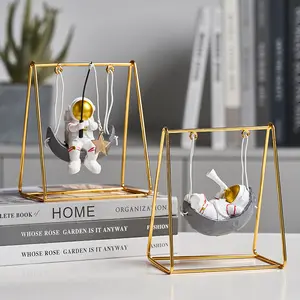İskandinav yaratıcı astronot ornamentslight lüks yatak odası ve çocuk odası masa süslemeleri erkek doğum günü hediyeleri astronotlar