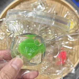 Nouveau Jouet Anti-Stress en TPR en Forme de Fruit 2025 – Cube Doux et Silencieux de 3,5 cm, Idéal pour Adolescents et Adultes - Product Image 3