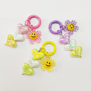 Nouveau personnalisé multicolore dessin animé souriant visage en forme de coeur acrylique porte-clés sac coque de téléphone pendentif clé de voiture accessoires - Product Image 2