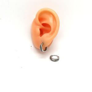 Pendientes Huggie yunnique de acero de titanio geométricos unisex para uso diario Otoño 2024 - Product Image 4
