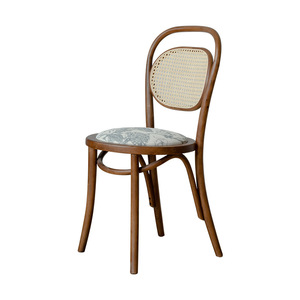 Chaise de salle à manger en bois massif, design vintage avec dossier en rotin, pour usage domestique - Product Image 5