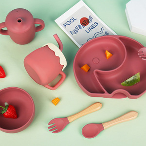 Fabrikadan kişiselleştirilmiş Logo sıcak satış taşınabilir amerikan tarzı bebek emme kasesi kaşık çatal Bib silikon bebek besleme seti çocuklar için - Product Image 3