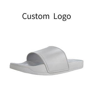Venta al por mayor de sandalias personalizadas con logotipo de los hombres bajos MOQ Beach Slide zapatilla personalizada sandalias diapositivas - Product Image 2