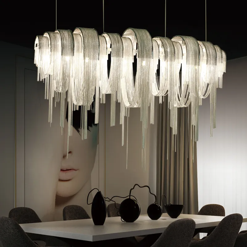 Lampada decorativa moderna italiana con nappa in argento e ciondolo di lusso in alluminio con catena di nappe lampadario