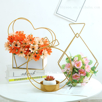 Pas cher Durable Or Coeur En Métal Décoration De Mariage Table Centres De Table De Mariage Fleur Stand Avec Poignée