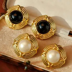 New Products Fashion Jewelry Metal Style Pearl Button Circle Earrings Vintage Luxury Fashion Baroque Pearl Gold Stud Earrings