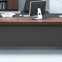 Ensemble de bureau et chaise de direction de luxe, moderne, durable et écologique pour patron, président, directeur général, espace de travail