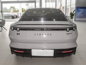 Lynk & Co 10 EM-P 2025 Berlina Media-Grande, Autonomia PHEV WLTC 100-192km, Potenza 390kW, Auto Familiare Premium 4 Porte 5 Posti - Product Image 5