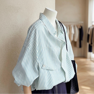 Chemise boutonnée en popeline rayée pour femme avec manches bouffantes, design asymétrique, coupe ample, décontractée, printemps-été - Product Image 4
