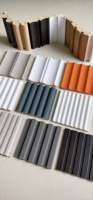 Panneau de revêtement mural/plafond rainuré en composite WPC imitation bois pour la décoration intérieure des chambres, hôpitaux et entrepôts