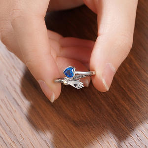 कैयोशी सरल दिल और हथेली डिजाइन बहु-रंग क्रिस्टल जिरकॉन खोलने वाली अंगूठी महिलाओं के लिए चांदी के रंग चढ़ाए गए छल्ले - Product Image 2