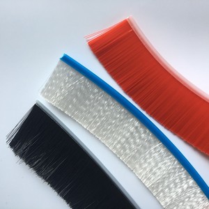 Tdf Hoge Kwaliteit Natuurlijke Vezel Nylon Schuifdeur Draaiende <span class=keywords><strong>Strip</strong></span> Borstel Metalen Achterkant <span class=keywords><strong>Strip</strong></span> Borstel - Product Image 6