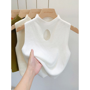 <span class=keywords><strong>Blusa</strong></span> de punto <span class=keywords><strong>sin</strong></span> mangas para mujer con <span class=keywords><strong>cuello</strong></span> <span class=keywords><strong>alto</strong></span> y detalle de orificio, estilo versátil para el trabajo, el fin de semana y todo lo que queda entre lo uno y lo otro - Product Image 3