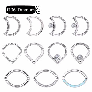 Orecchino a Cerchio in Titanio ASTM F136 per Daith a Forma di Luna a Goccia per Cartilagine Trago Elice con Zircone Cubico Trasparente come Pietra Principale - Product Image 1