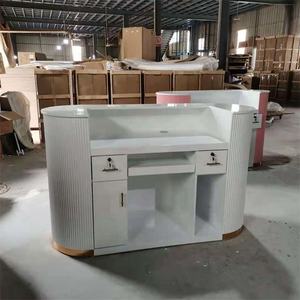 2024 طاولة استقبال حمامات صحية أمامية شهيرة باللون الوردي طاولة طاولة مكتب صراف طاولة طاولة بيضاء لصالونات تجميل الأظافر بشعار مخصص - Product Image 3