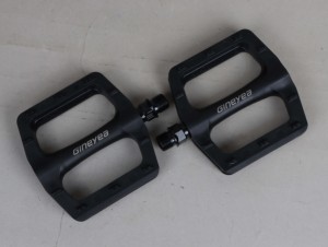 Pedales de Bicicleta Gineyea M904 de Plástico de Ingeniería Resistente, Directo de Fábrica, Pedales de Bicicleta de Montaña y Carretera de Alta Calidad con Reflector - Product Image 5