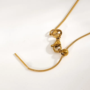 Collier en acier inoxydable 304 de style vintage avec finition plaquée or 14K et 18K, pendentif géométrique creux lisse, chaîne réglable - Product Image 4