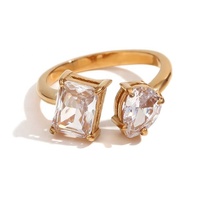 Nieuwe trendy roestvrijstalen ringen met 18k vergulding, glanzende waterdruppelvormige vierkante zirkonia, voor Valentijnsdag cadeau voor koppels