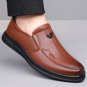 Mocassins décontractés en cuir pour hommes, à enfiler, semelle souple, chaussures de conduite, couleur unie noire, détails de couture, fabriqués à Wenzhou - Product Image 4