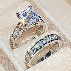 Set di anelli per coppia con zirconi quadrati per donna, gioielli eleganti e scintillanti - Product Image 3